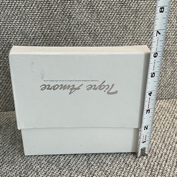 Gray Tie Set with Elegant Accessories - Picture 4 of 16